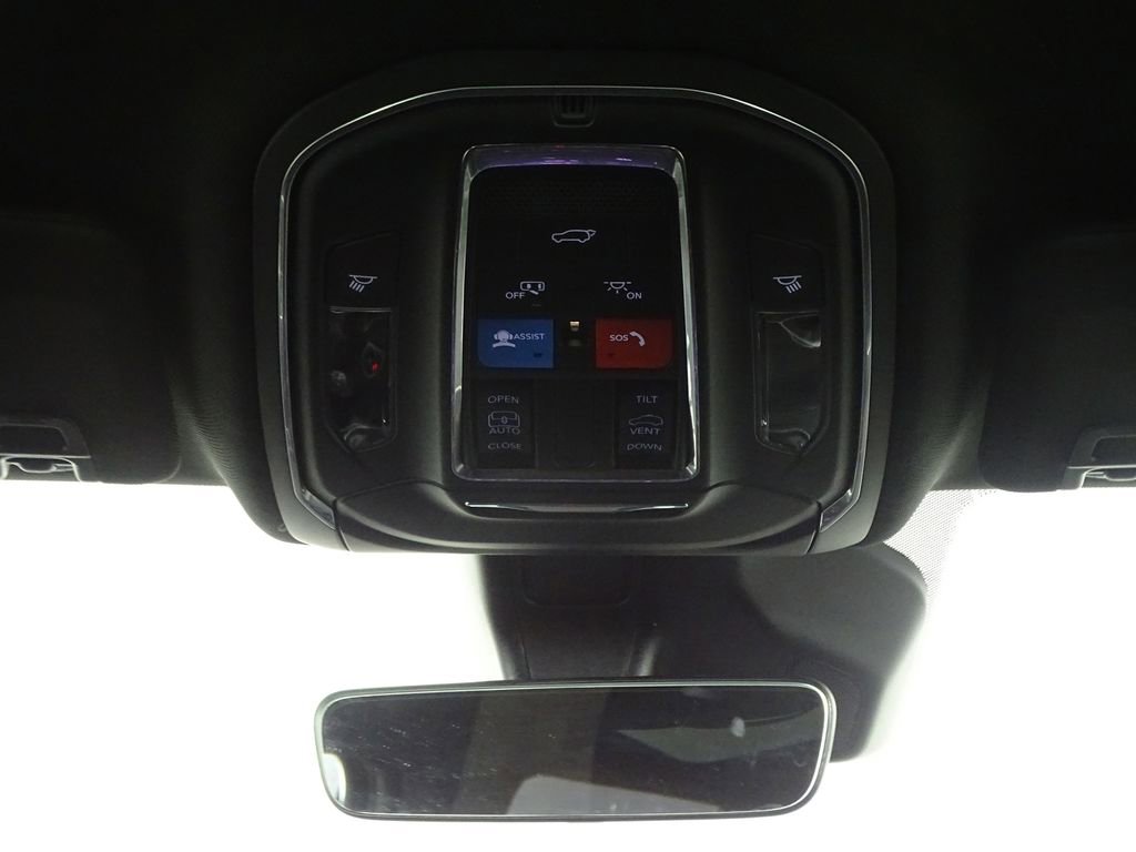 New 2025 Jeep Grand Cherokee Altitude image 30