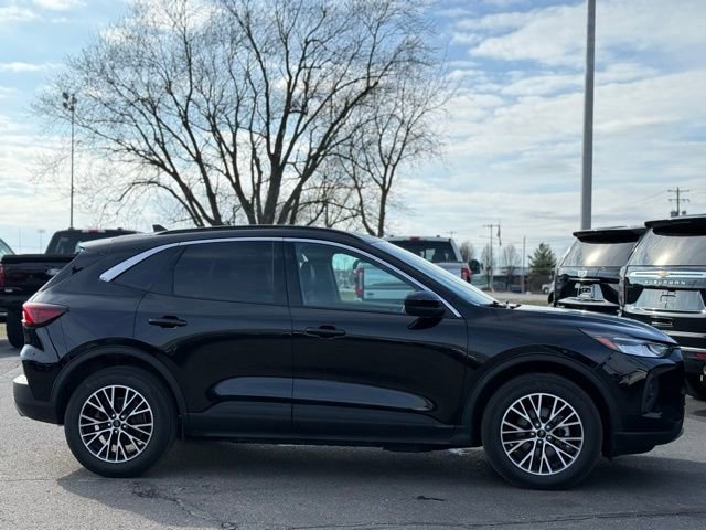 Used 2023 Ford Escape SE image 37