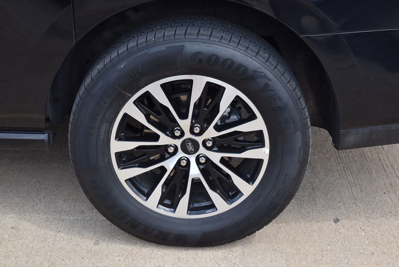 Certified 2025 Ford Expedition Max Platinum image 10