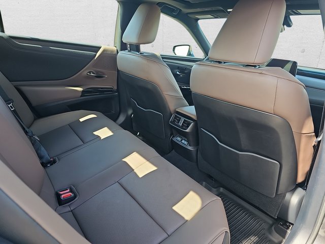 Certified 2025 Lexus ES 300h w/ Premium Package image 11