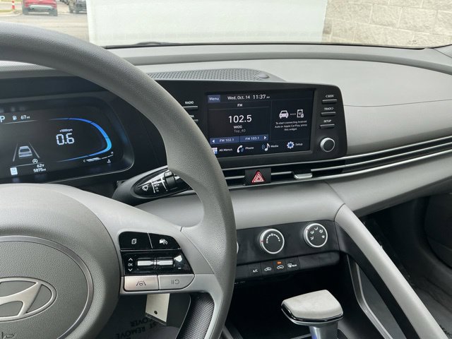 Certified 2024 Hyundai Elantra SE FWD image 25