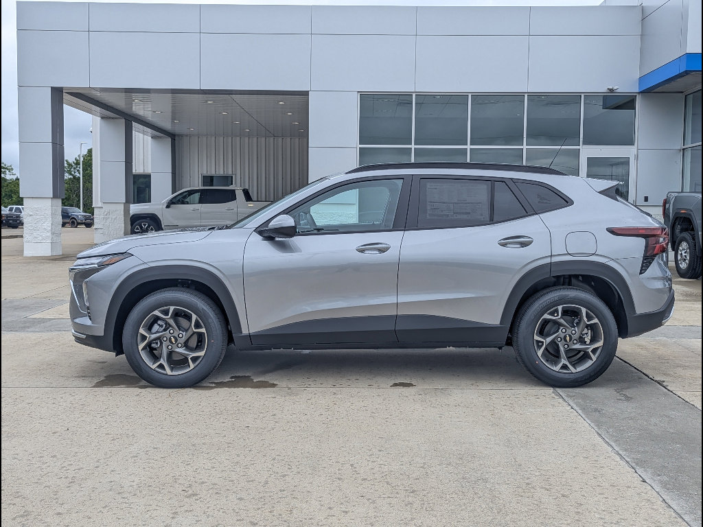 New 2026 Chevrolet Trax LT w/ Sunroof Package FWD image 9