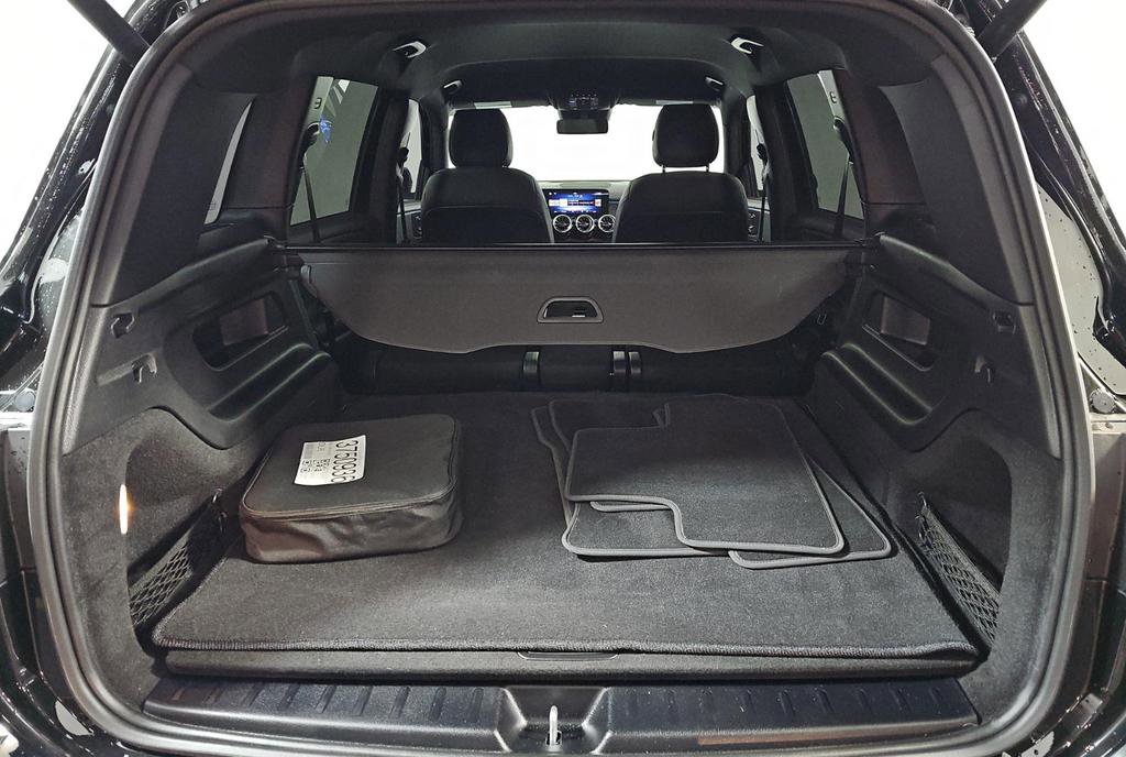 Used 2024 Mercedes-Benz EQB 300 4MATIC w/ Winter Package image 12