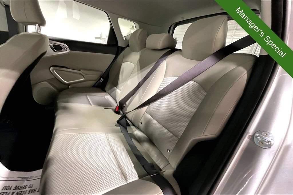 Used 2025 Kia Soul LX w/ LX Technology Package FWD image 30