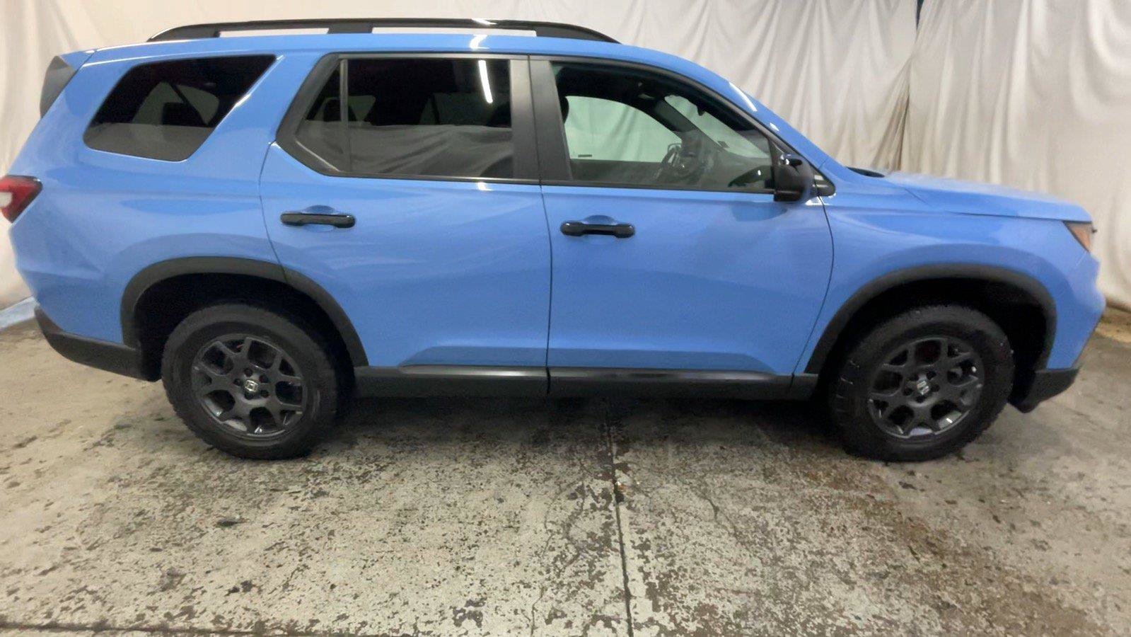 Used 2025 Honda Pilot TrailSport image 4