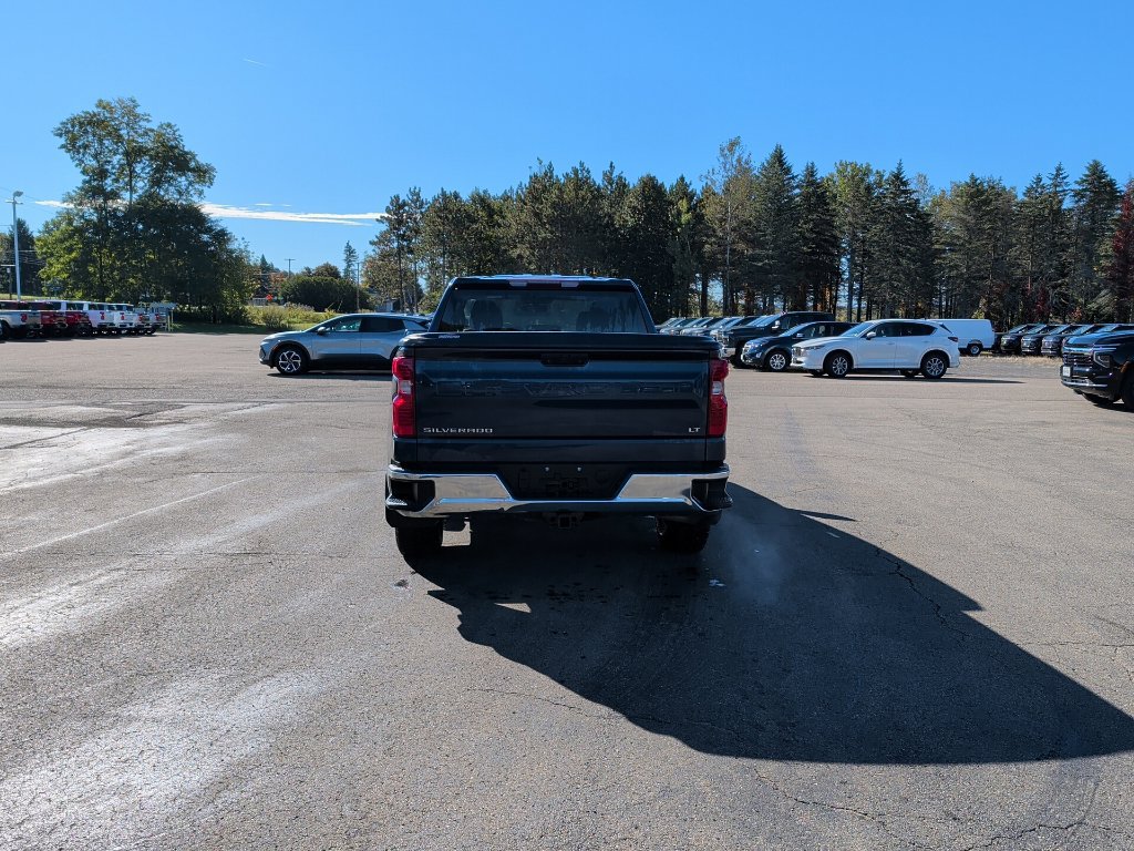 Used 2021 Chevrolet Silverado 1500 LT w/ Bed Protection Package AWD/4WD image 8