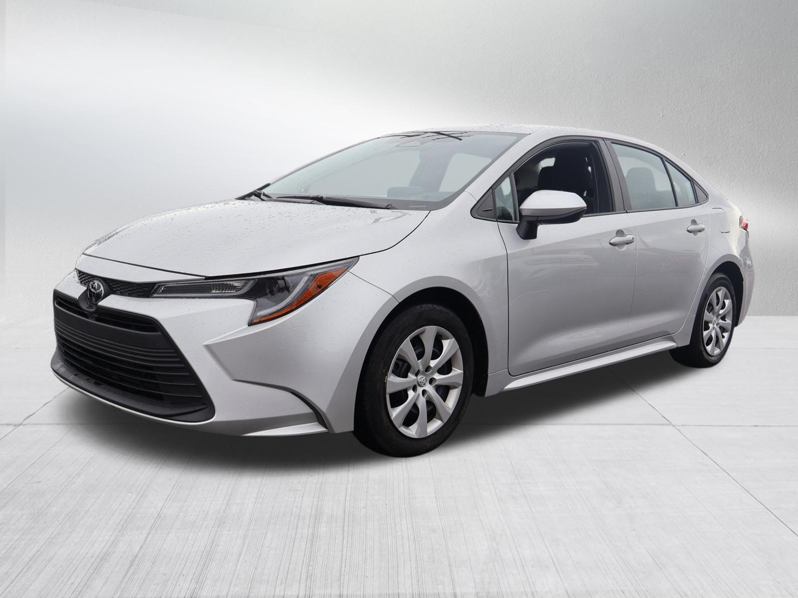 Used 2025 Toyota Corolla LE FWD image 3