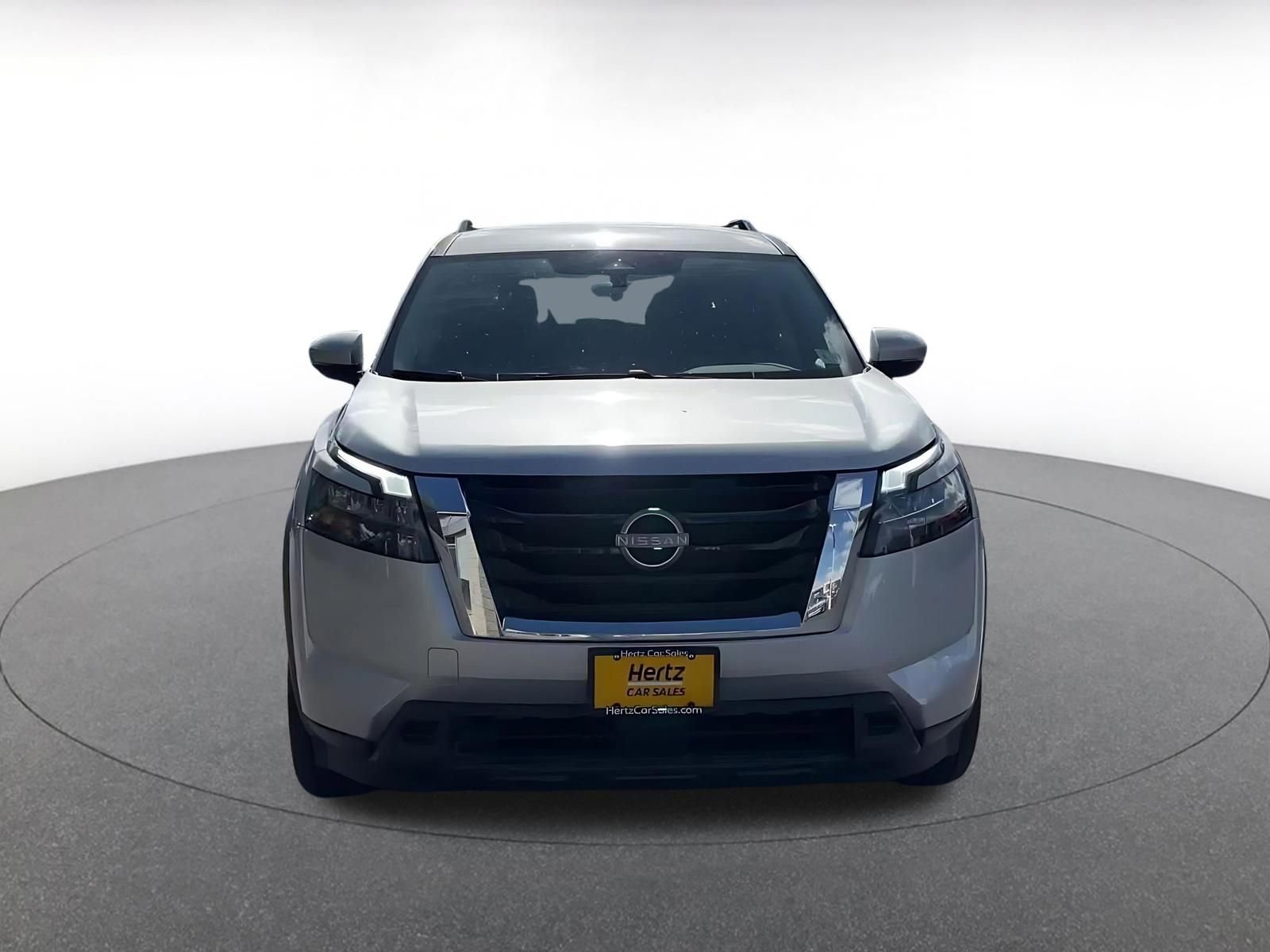 Used 2025 Nissan Pathfinder SV image 4