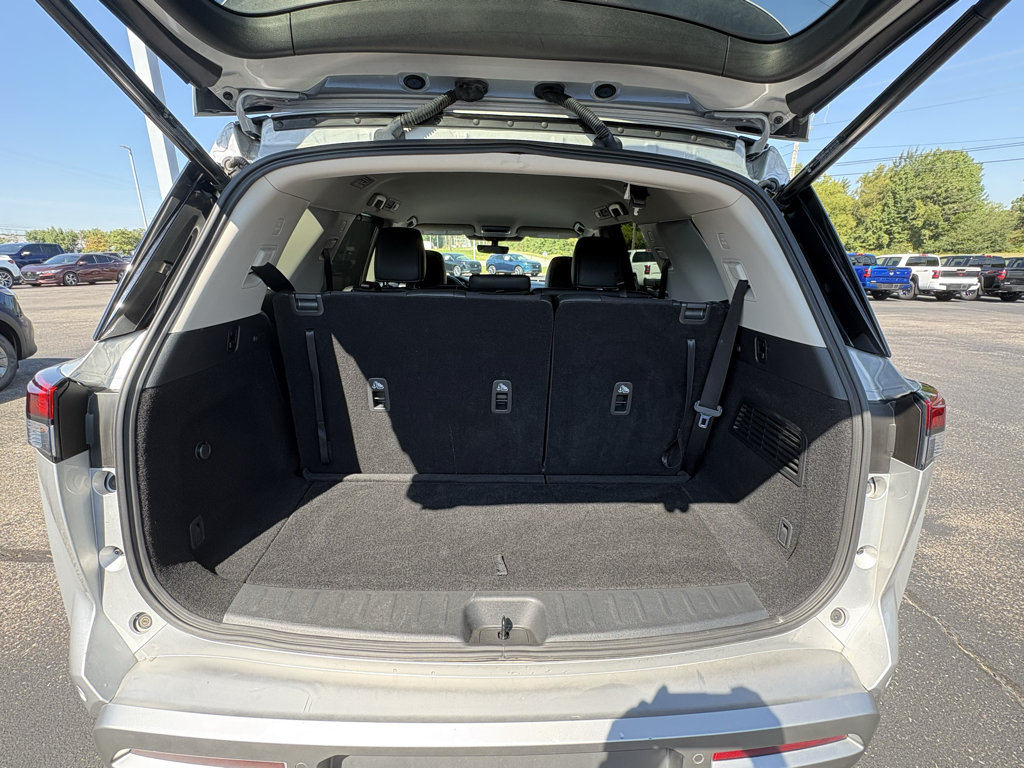 Used 2025 Nissan Pathfinder SL FWD image 29