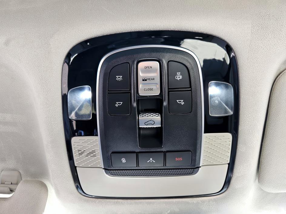 Used 2022 Hyundai Palisade Calligraphy image 21