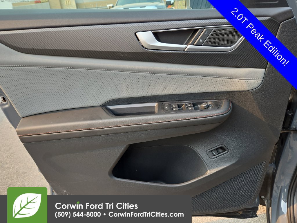Used 2025 Volkswagen Atlas Peak Edition SE AWD/4WD image 14