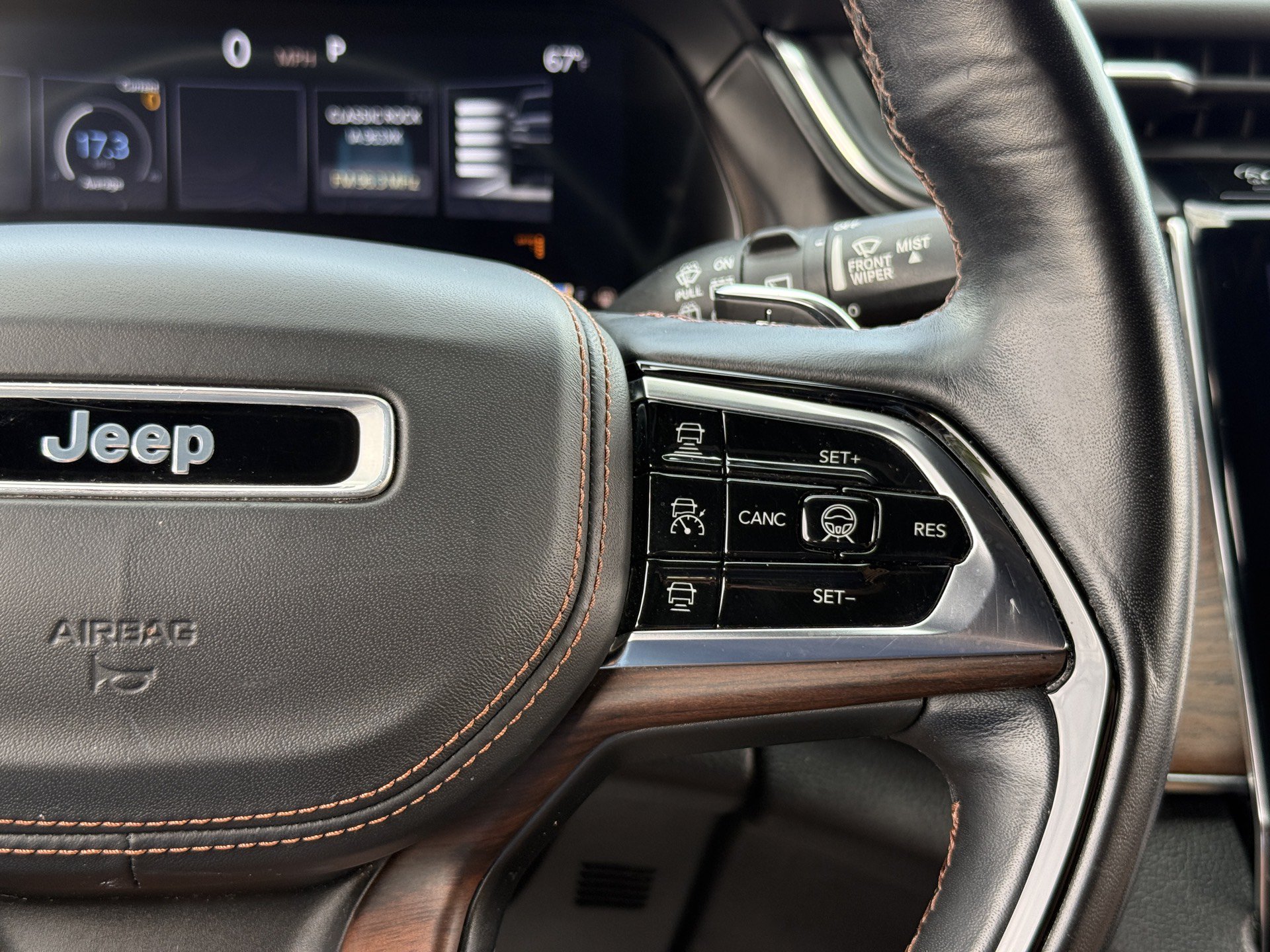 Used 2021 Jeep Grand Cherokee L Summit w/ Luxury Tech Group V AWD/4WD image 23