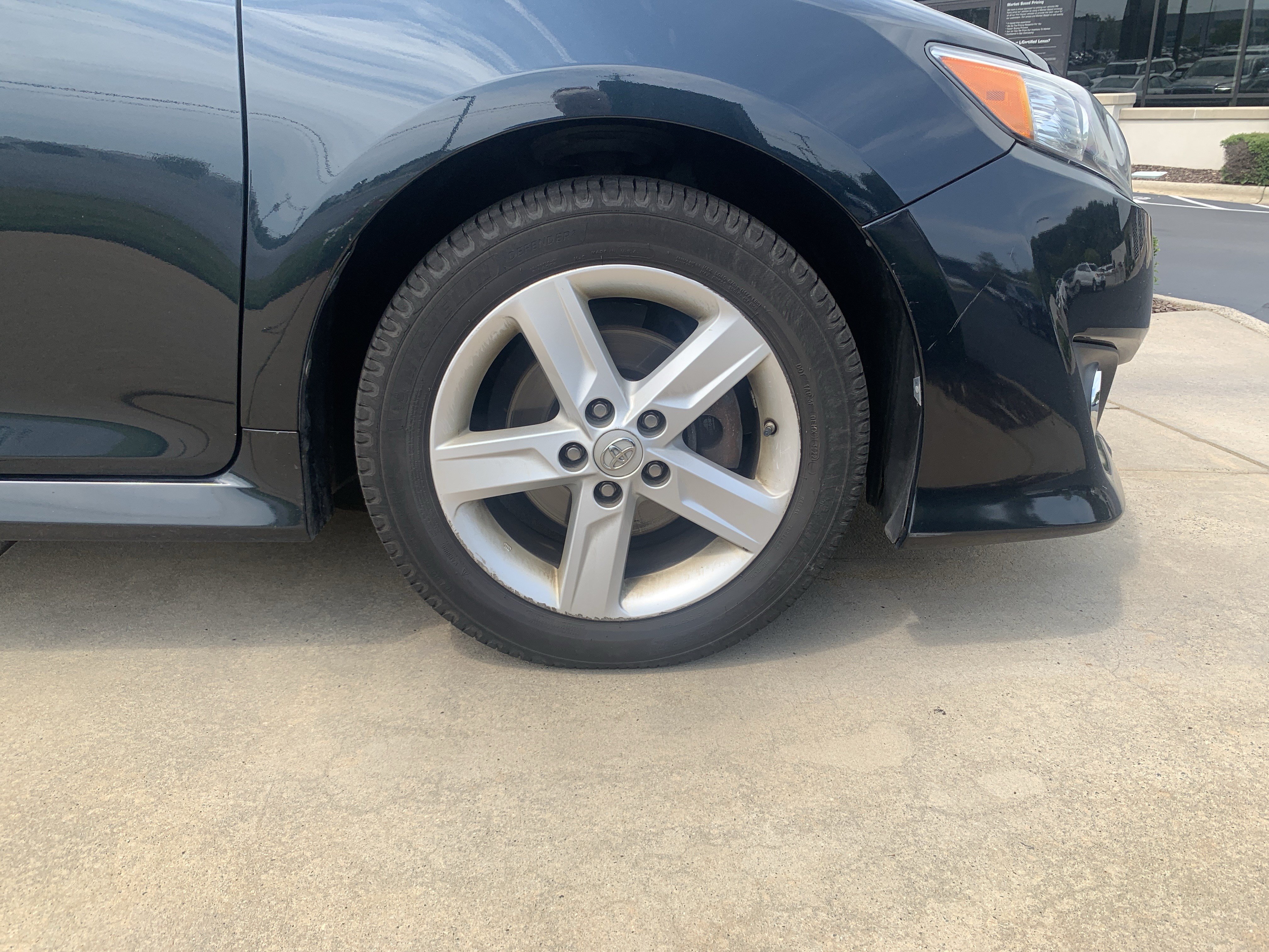 Used 2014 Toyota Camry SE w/ Moonroof Package FWD image 12