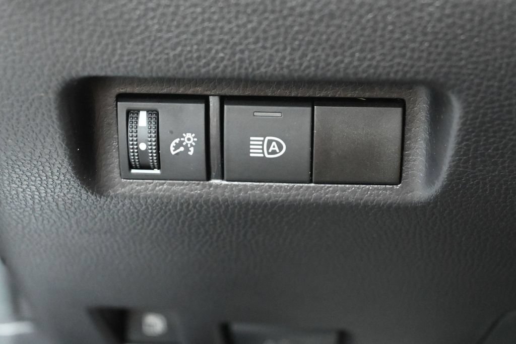 Used 2025 Toyota RAV4 LE AWD/4WD image 14