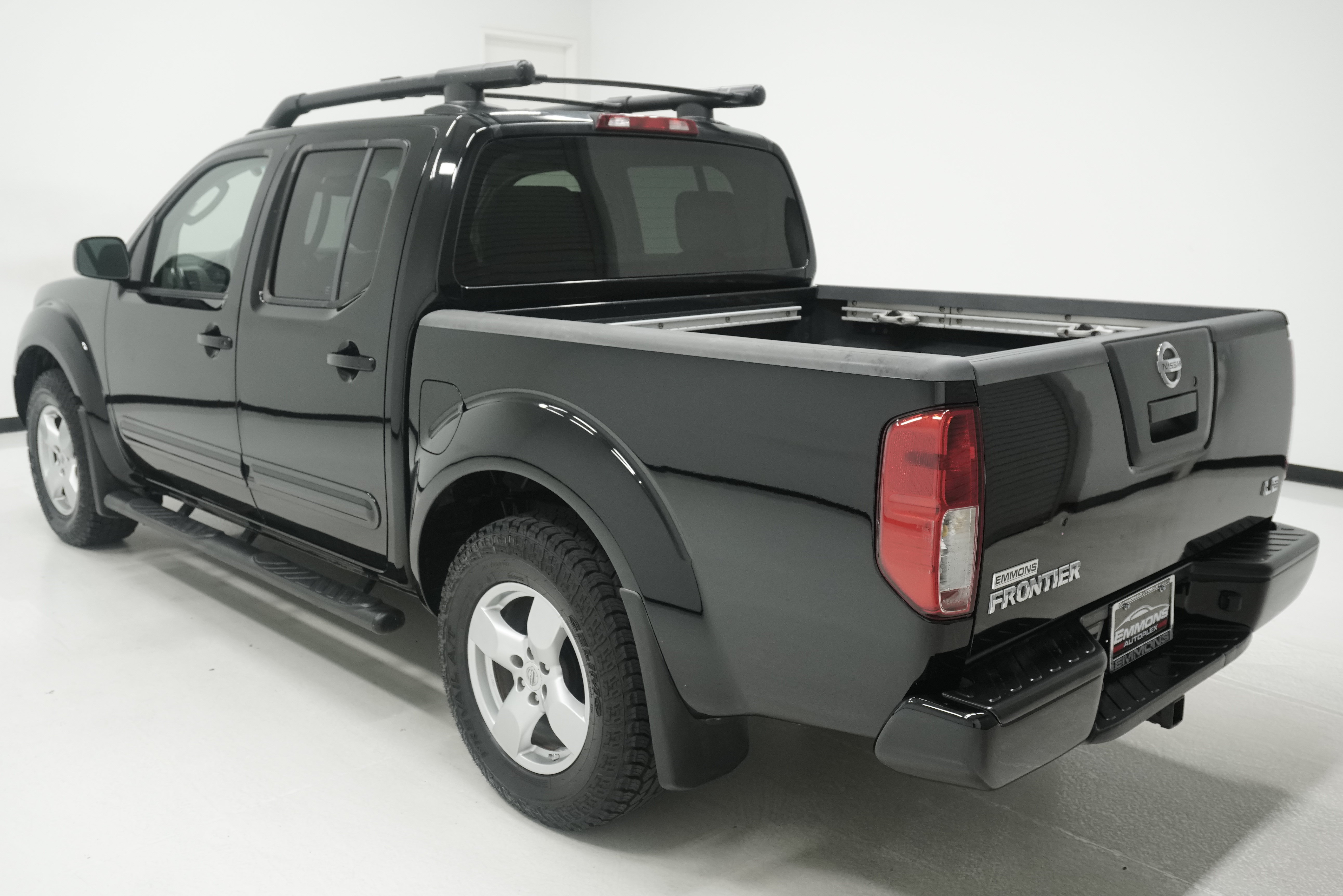 Used 2007 Nissan Frontier LE RWD image 5