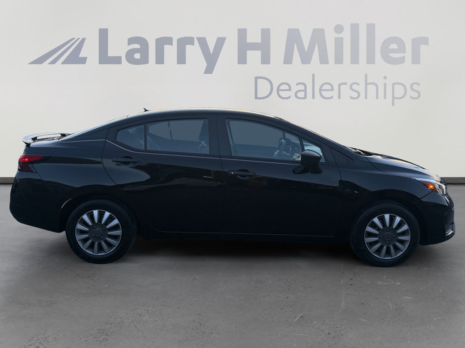 Used 2025 Nissan Versa S FWD image 6
