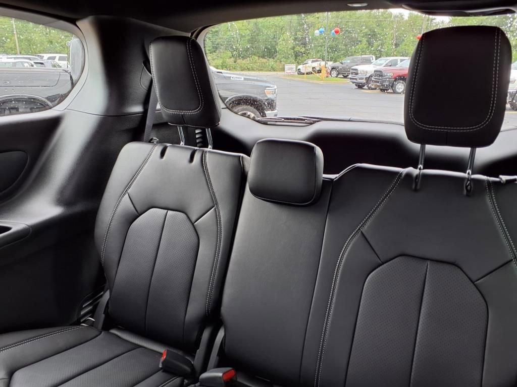 New 2026 Chrysler Pacifica Select image 19
