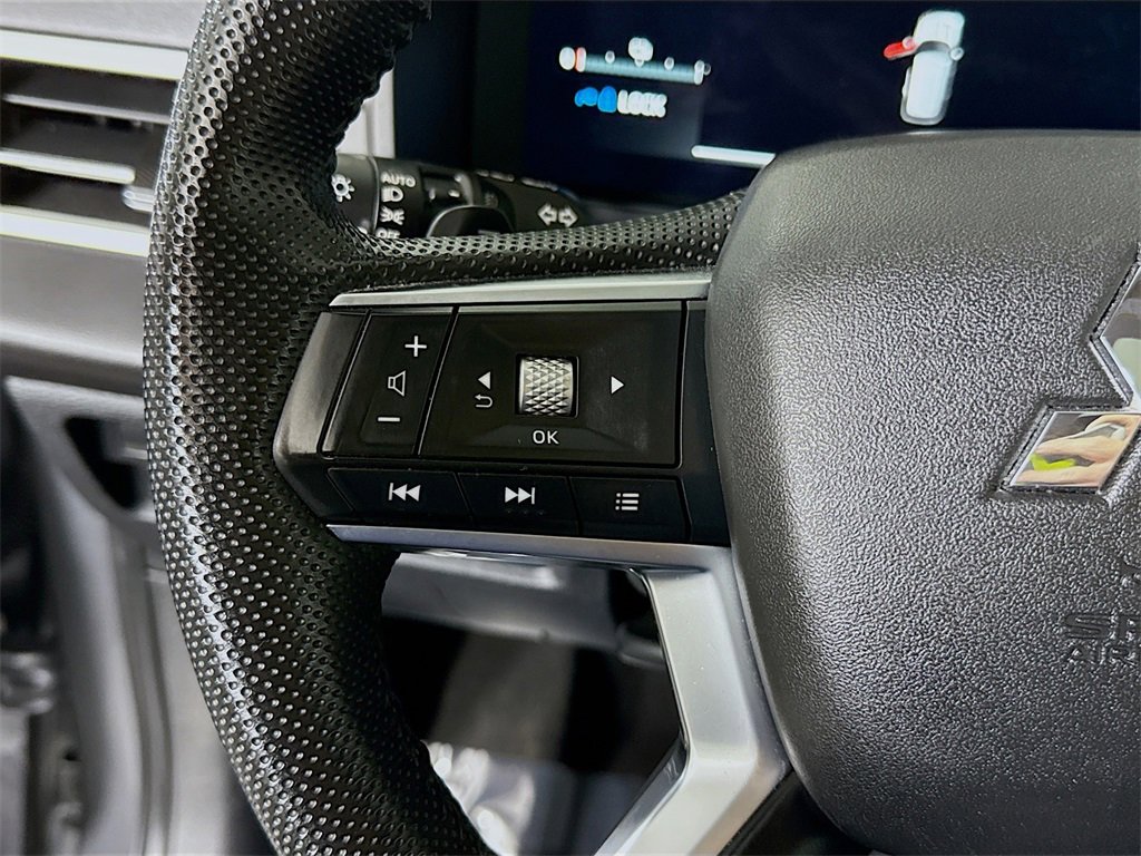 Used 2023 Mitsubishi Outlander SE image 22