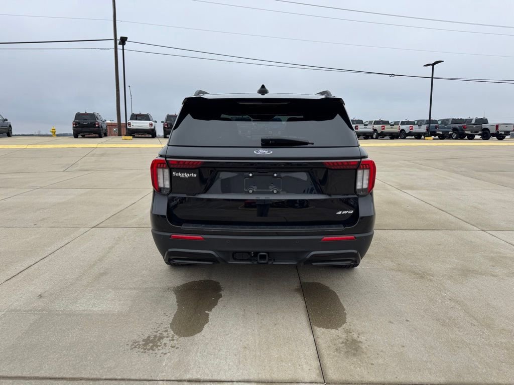 Certified 2025 Ford Explorer ST-Line image 4