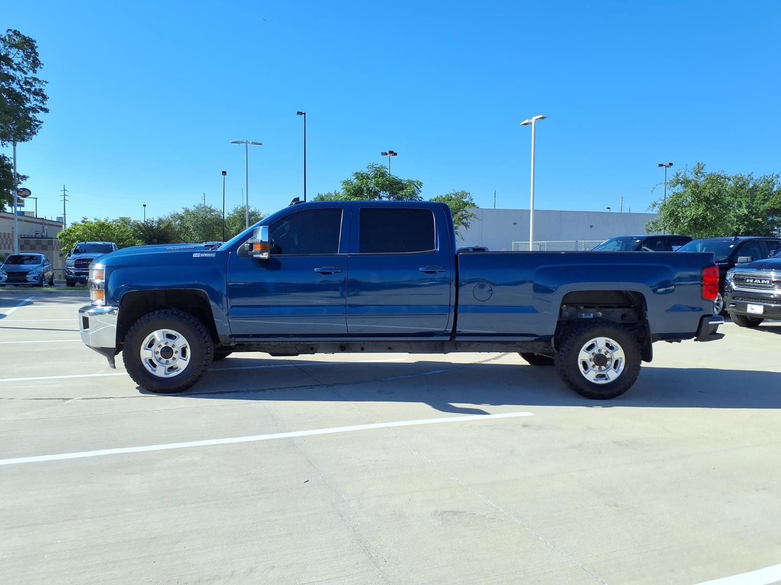 Used 2019 Chevrolet Silverado 2500 LT AWD/4WD image 8