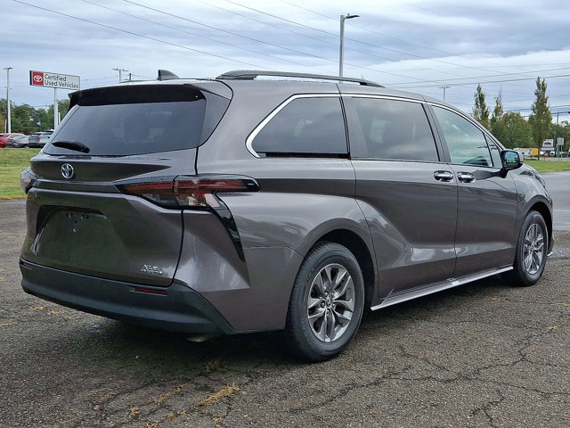 Used 2023 Toyota Sienna XLE image 25
