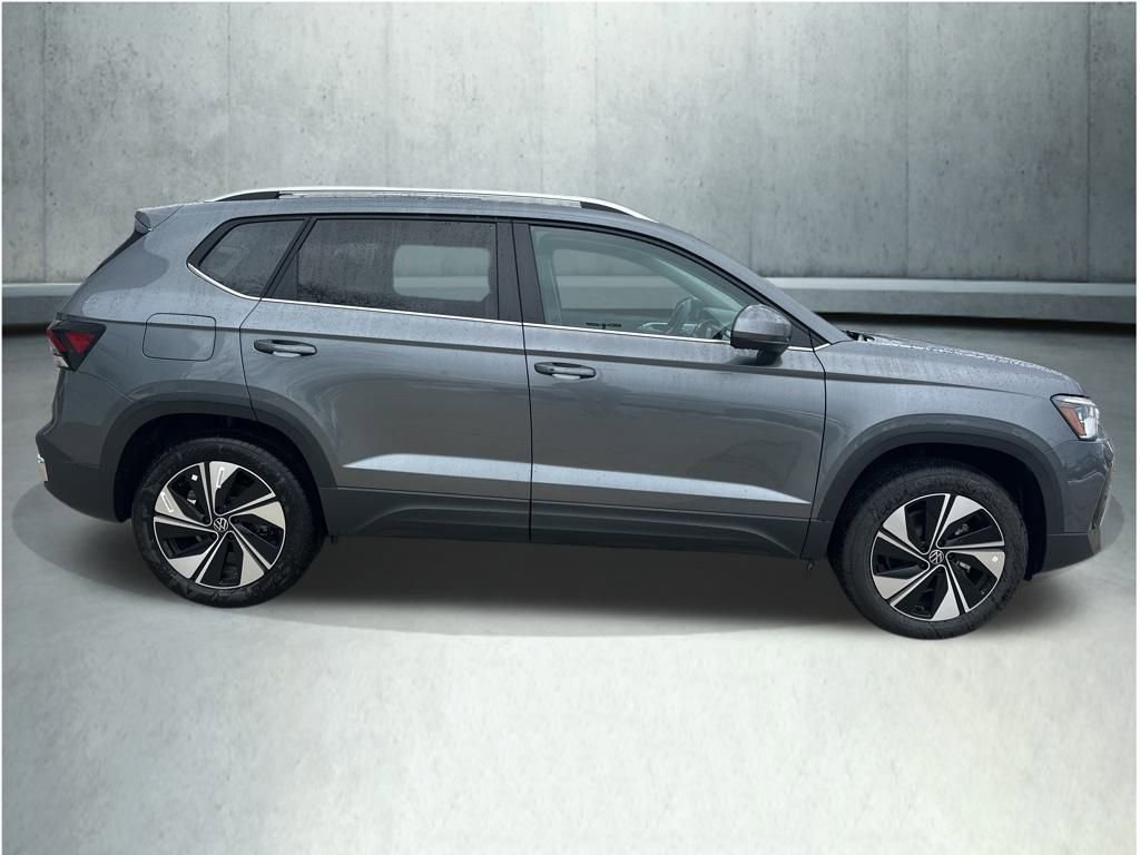 New 2026 Volkswagen Taos SE image 6