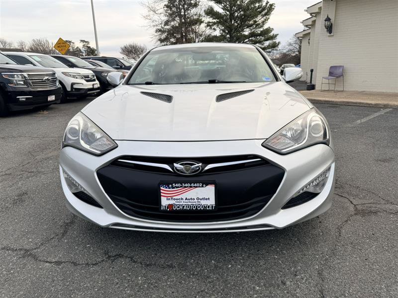 Used 2013 Hyundai Genesis 3.8 image 2