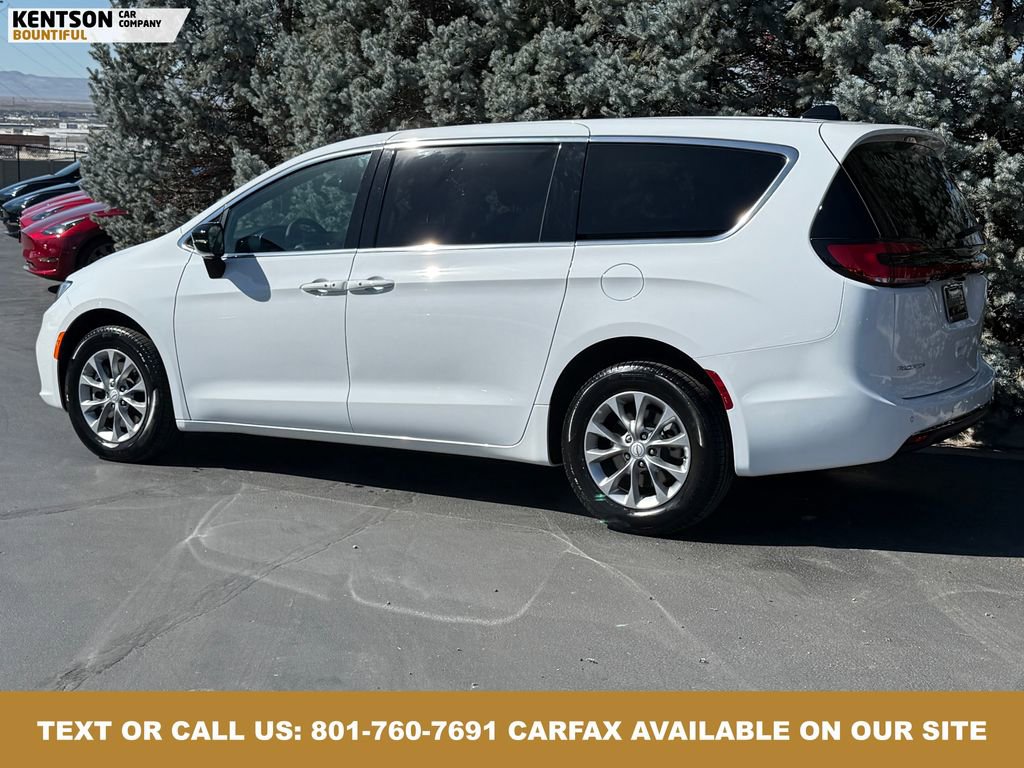 Used 2026 Chrysler Pacifica Limited image 4