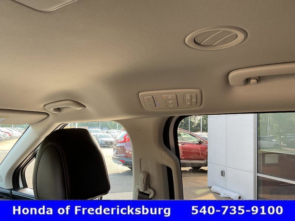 Used 2024 Kia Carnival LX FWD image 29