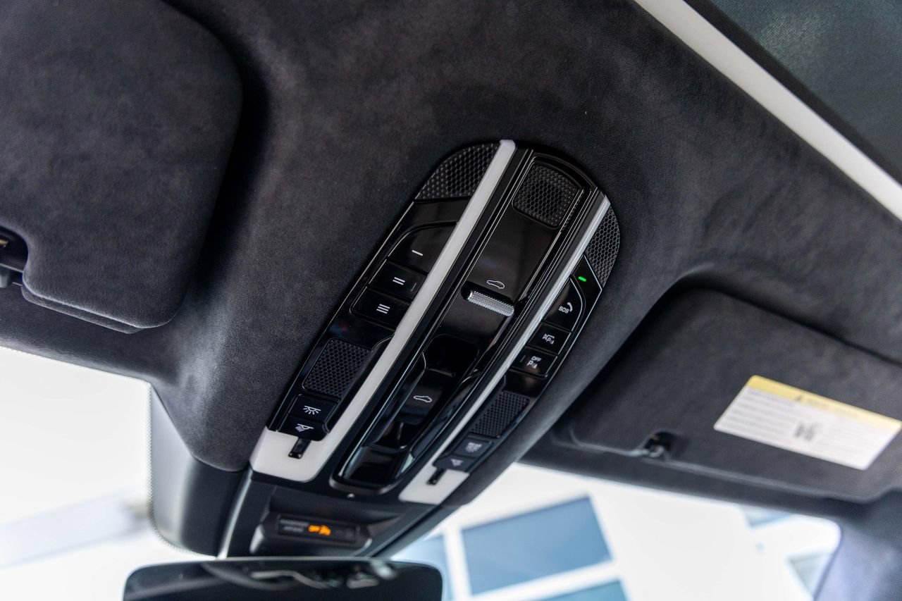 Used 2020 Porsche Cayenne Turbo AWD/4WD image 35