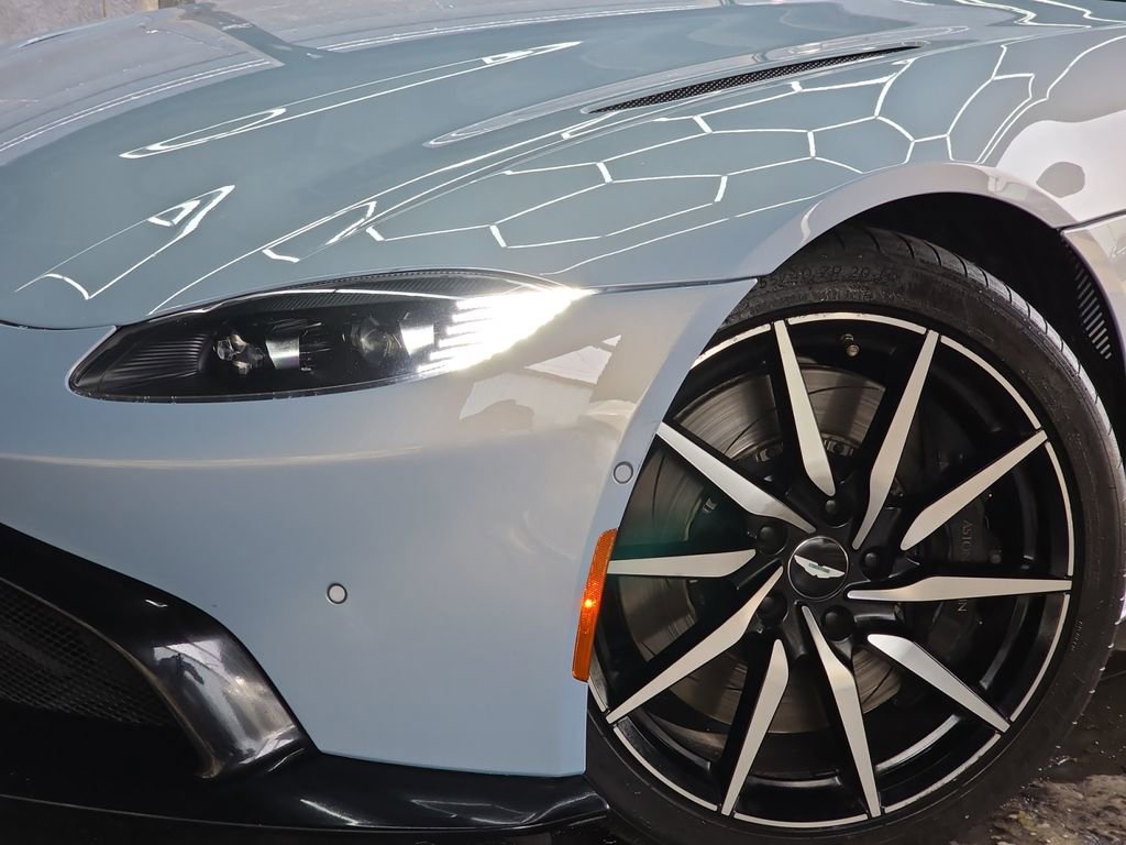 Used 2020 Aston Martin V8 Vantage Coupe image 36