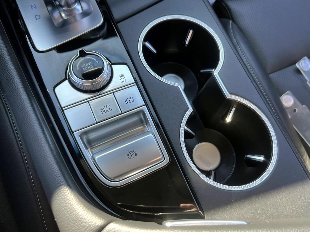 Used 2023 Genesis G70 2.0T image 17