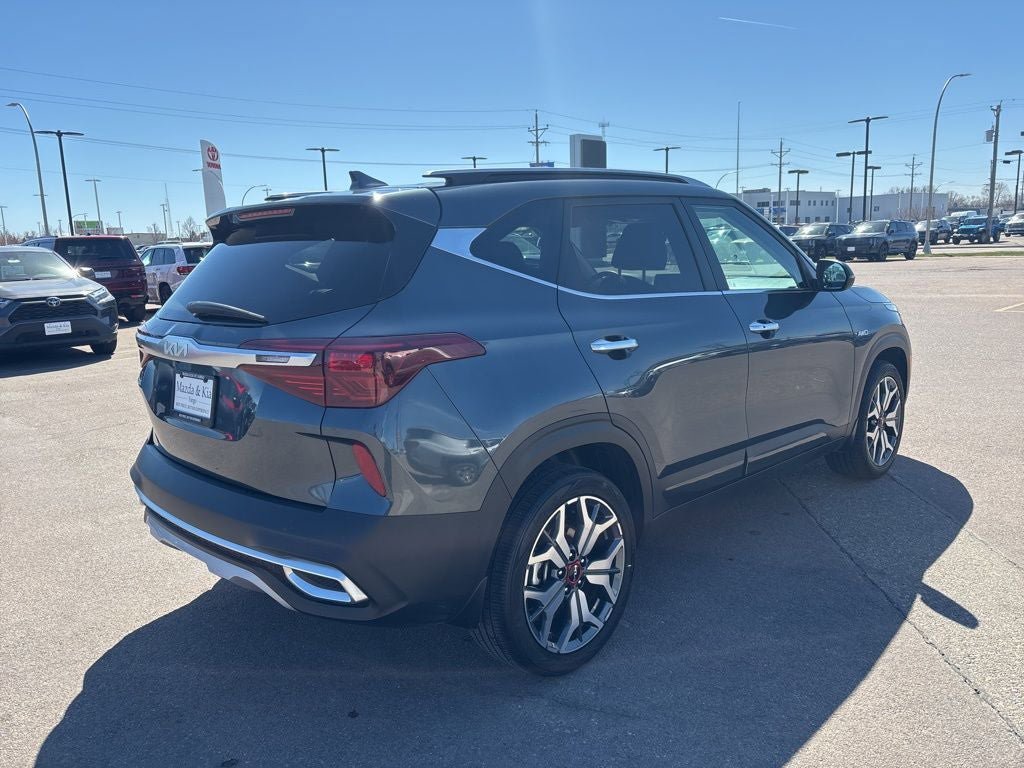 Used 2023 Kia Seltos SX w/ SX Sunroof Package AWD/4WD image 5