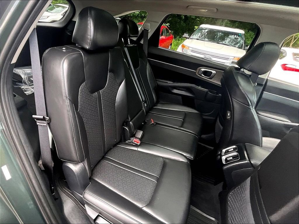 Used 2023 Kia Sorento S w/ Panoramic Sunroof Package AWD/4WD image 15