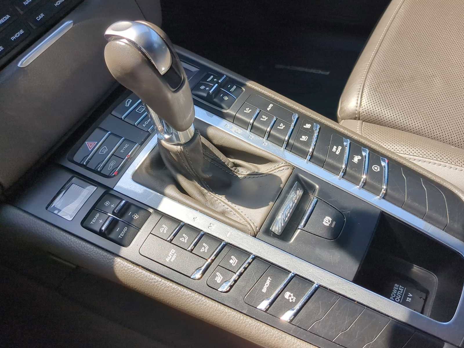 Used 2017 Porsche Macan AWD/4WD image 22