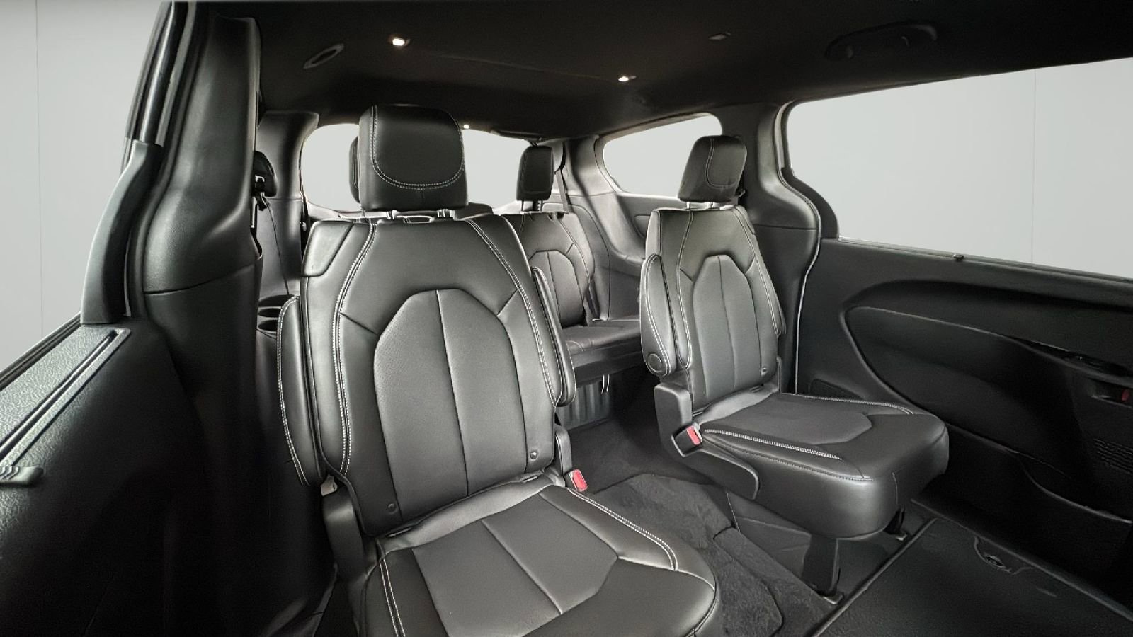 New 2025 Chrysler Pacifica Select AWD/4WD image 27