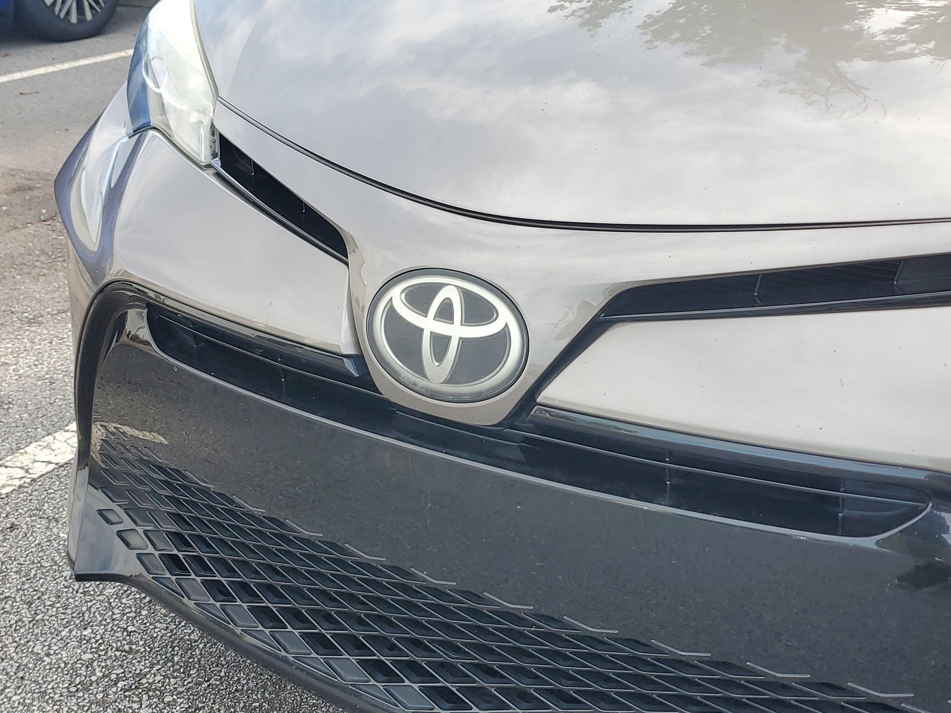Used 2017 Toyota Corolla SE w/ SE Premium Package FWD image 5