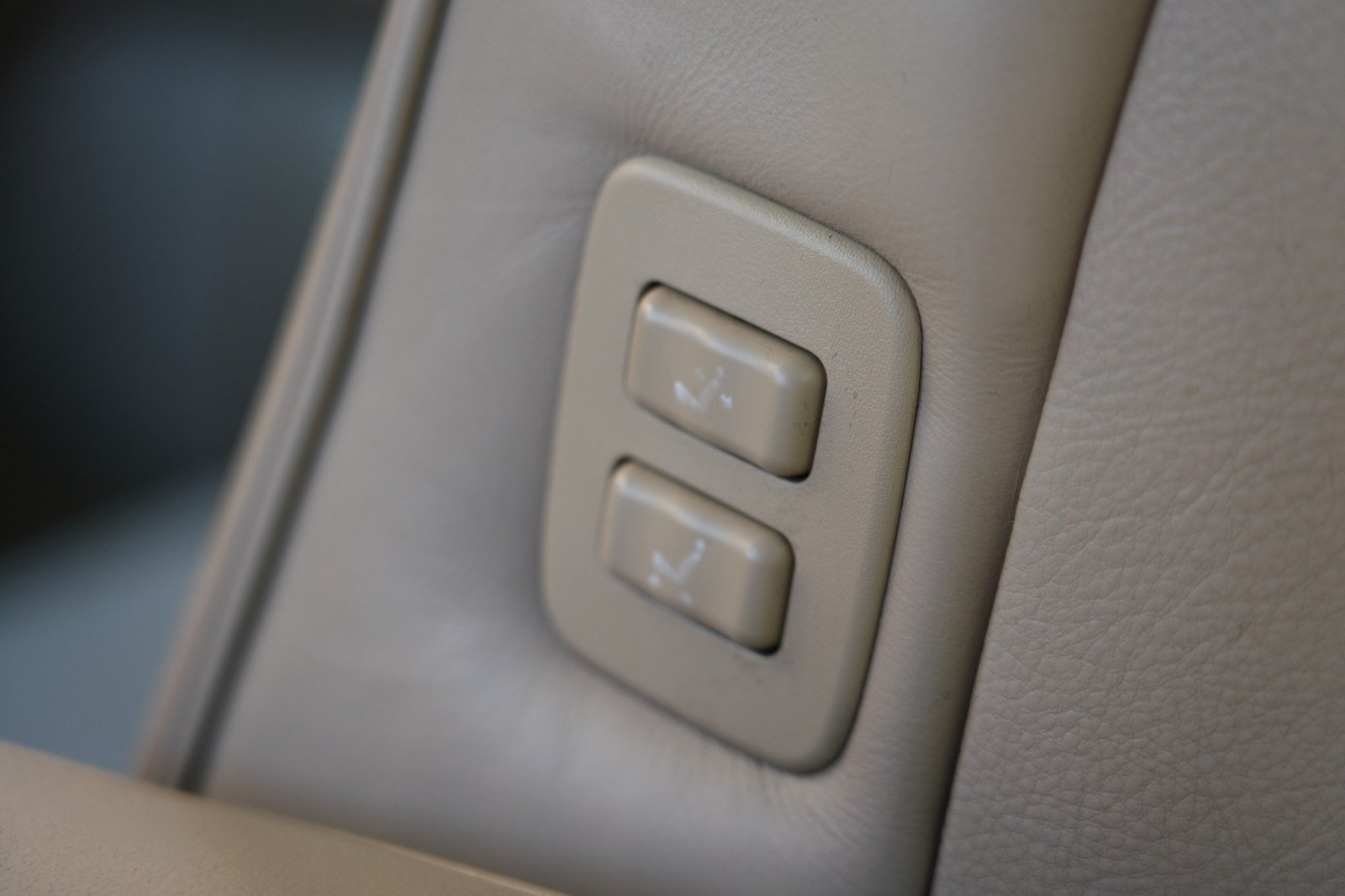 Used 2002 Lexus LS 430 w/ Navigation/Mark Levinson Pkg RWD image 31