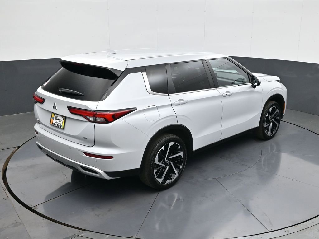Used 2024 Mitsubishi Outlander SE image 18