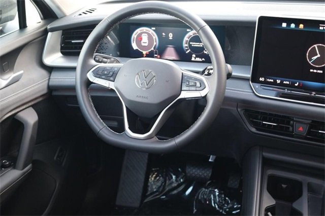 New 2025 Volkswagen Tiguan SE image 23