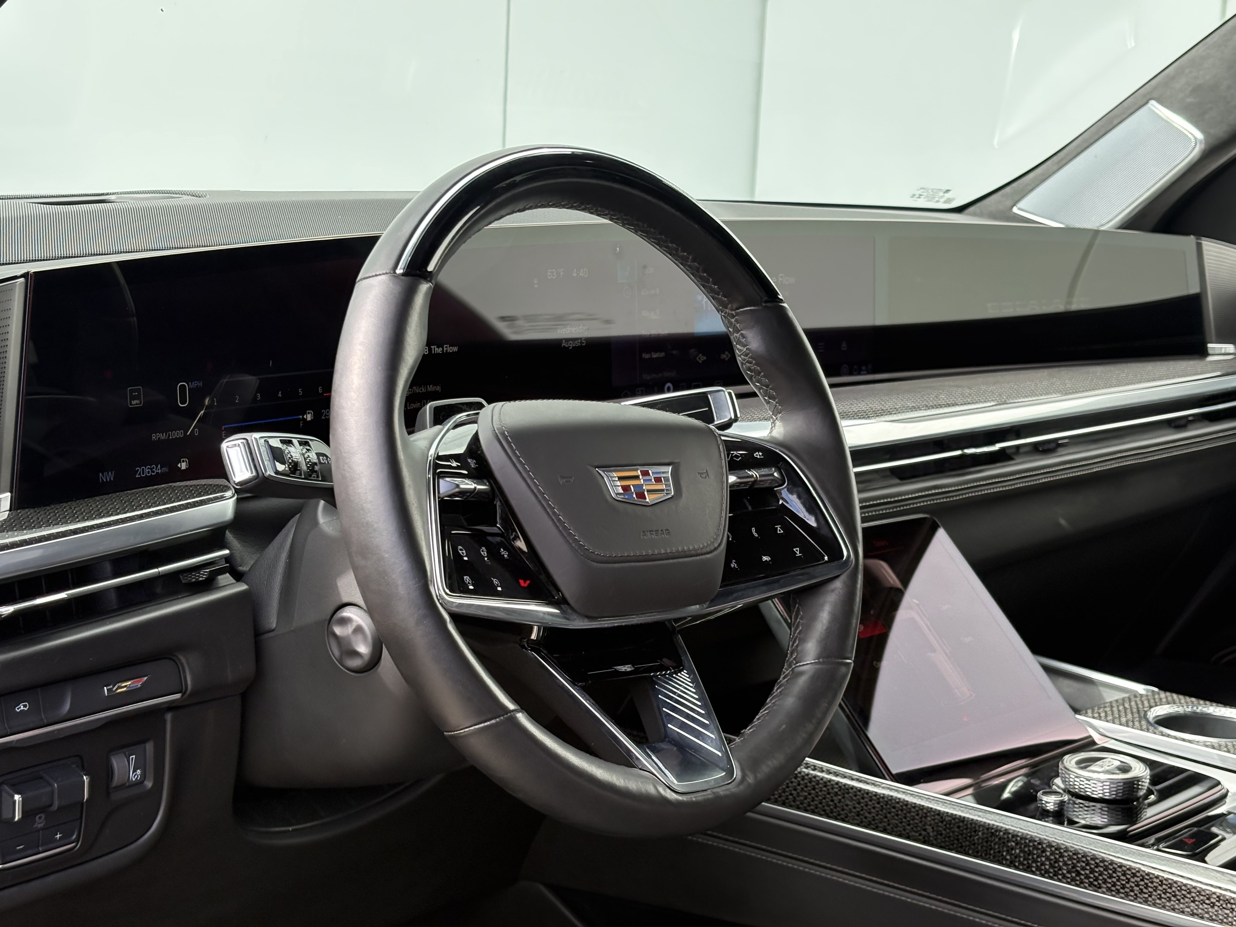 Used 2025 Cadillac Escalade ESV V AWD/4WD image 19