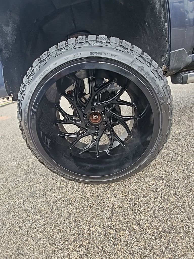 Used 2018 Chevrolet Silverado 1500 LTZ Z71 w/ Centennial Edition AWD/4WD image 8