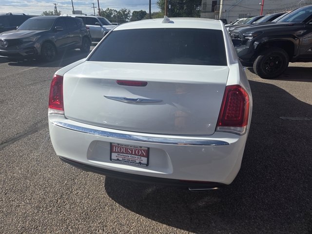 Used 2019 Chrysler 300 Touring w/ Driver Convenience Group RWD image 2