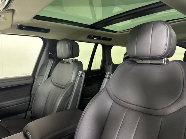 Certified 2026 Land Rover Range Rover SE image 28