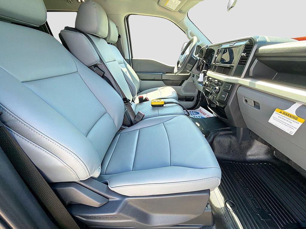 New 2026 Ford F550 4x4 Crew Cab image 18