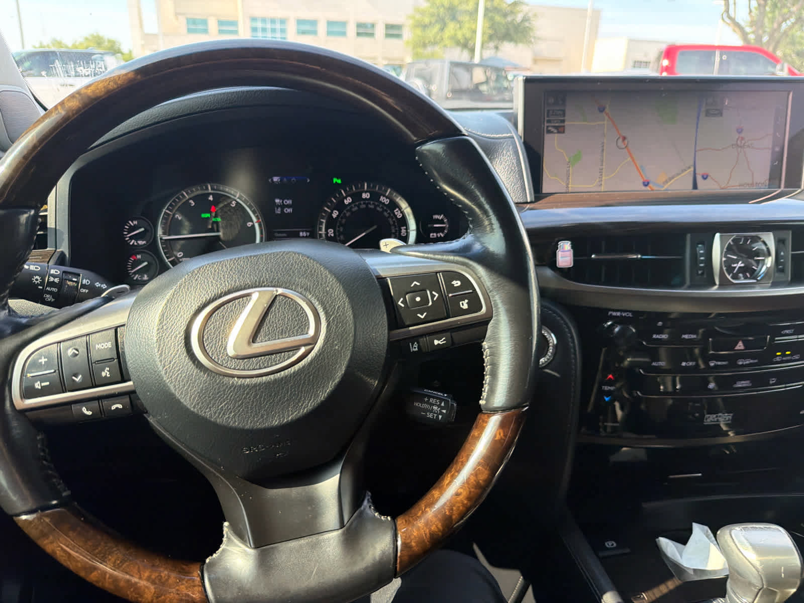 Used 2017 Lexus LX 570 4WD w/ Luxury Package image 6