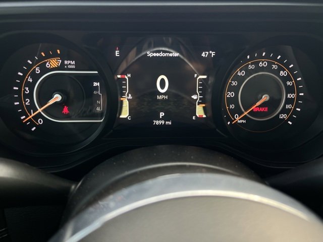 Used 2025 Jeep Wrangler Sahara image 10