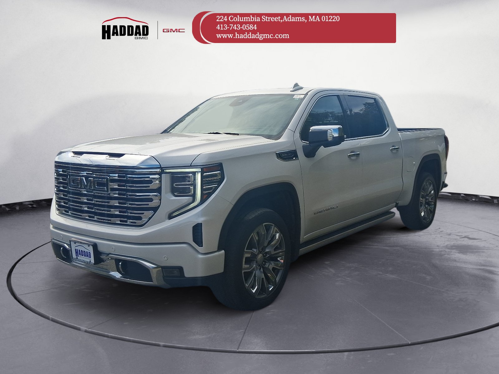 Used 2024 GMC Sierra 1500 Denali w/ Denali Reserve Package AWD/4WD image 1