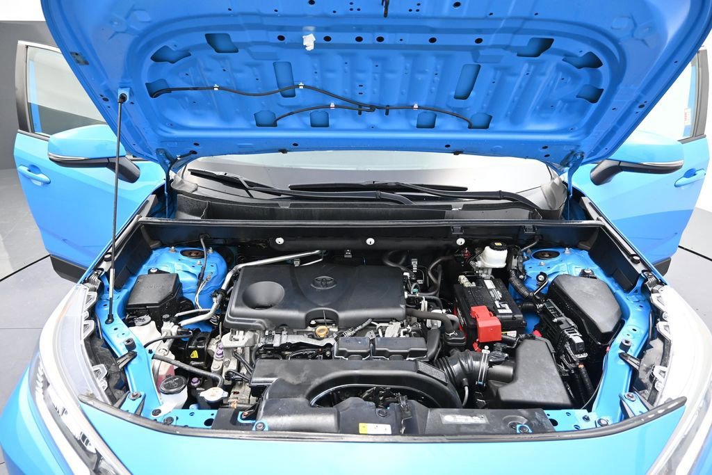 Used 2019 Toyota RAV4 XLE w/ Carpet Mat Package AWD/4WD image 28