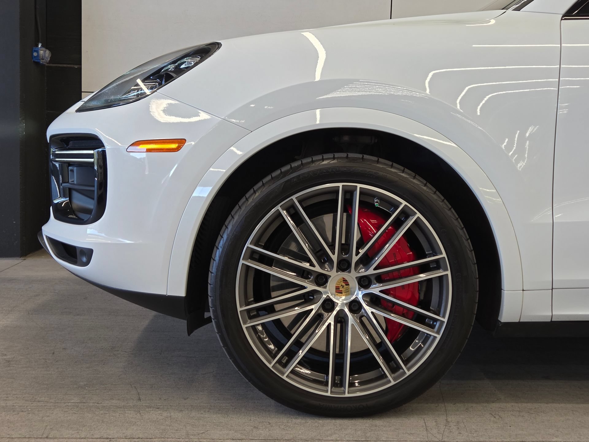 Certified 2023 Porsche Cayenne Turbo AWD/4WD image 9